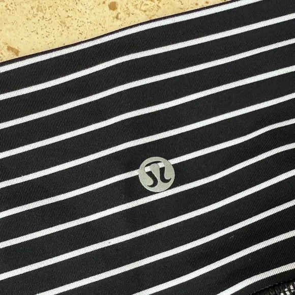 Lot of Lululemon Wunder Under Crop High Rise 21" Stripe Black White Blue Sz 4 - Picture 7 of 12
